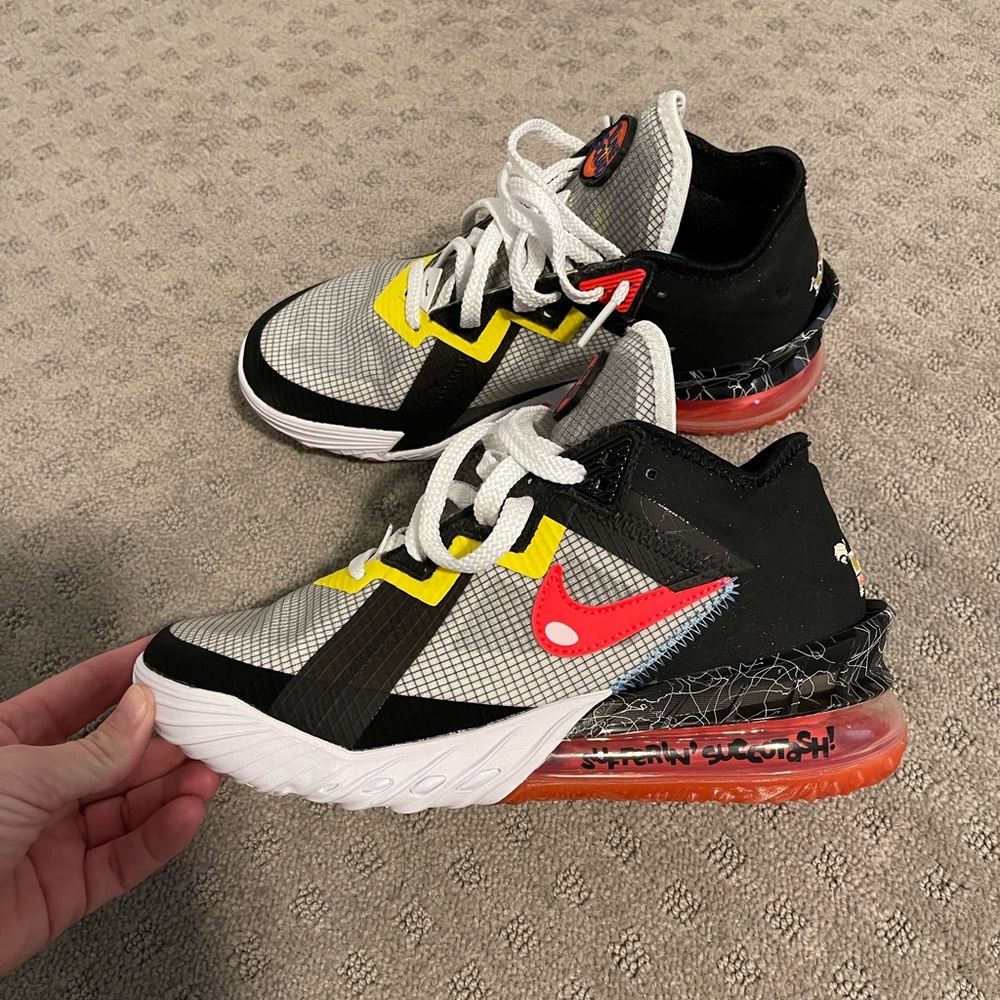 Space Jam x Lebron 18 low Sylvester x tweety